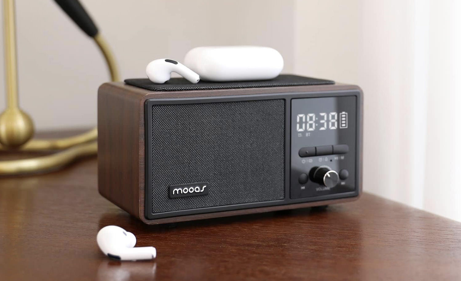 Retro Bluetooth Radio Speaker and Charging Dock